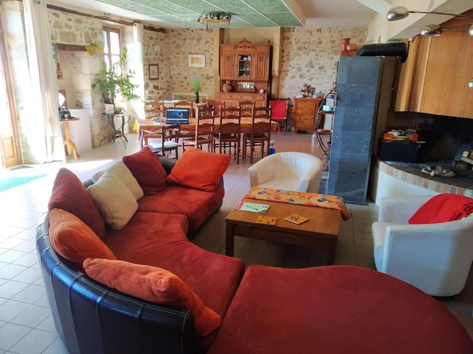 Bed and Breakfast La Tribu De Lavaud Saint-Quentin-sur-Charente Экстерьер фото
